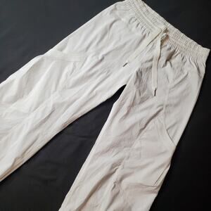 Lululemon Women's Size 8 Lightweight Cargo Pant White